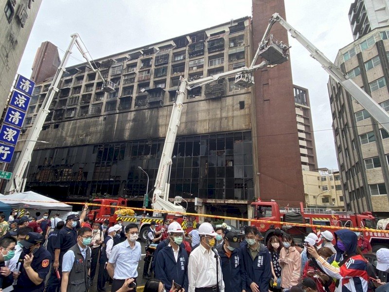 高雄城中城燒出老建物管理問題 徐國勇：盡速修法補漏