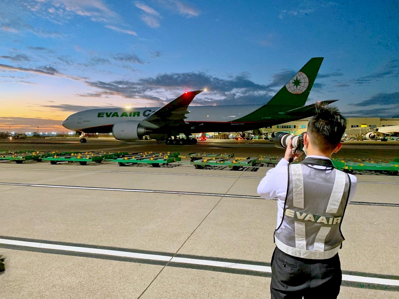 長榮航空美國線2機師突破性感染確診 未進入社區