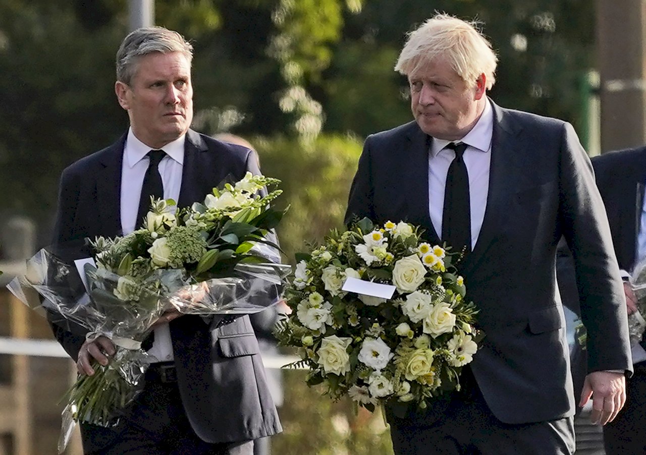 英議員遇刺身亡 首相強生前往事發教堂獻花致哀