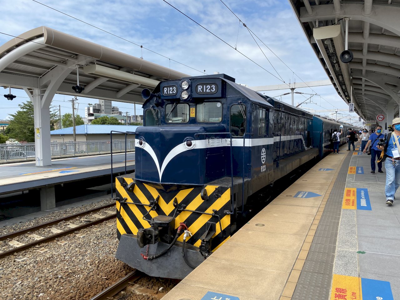 藍皮解憂號13節車輛 2022年1月底前全數修復