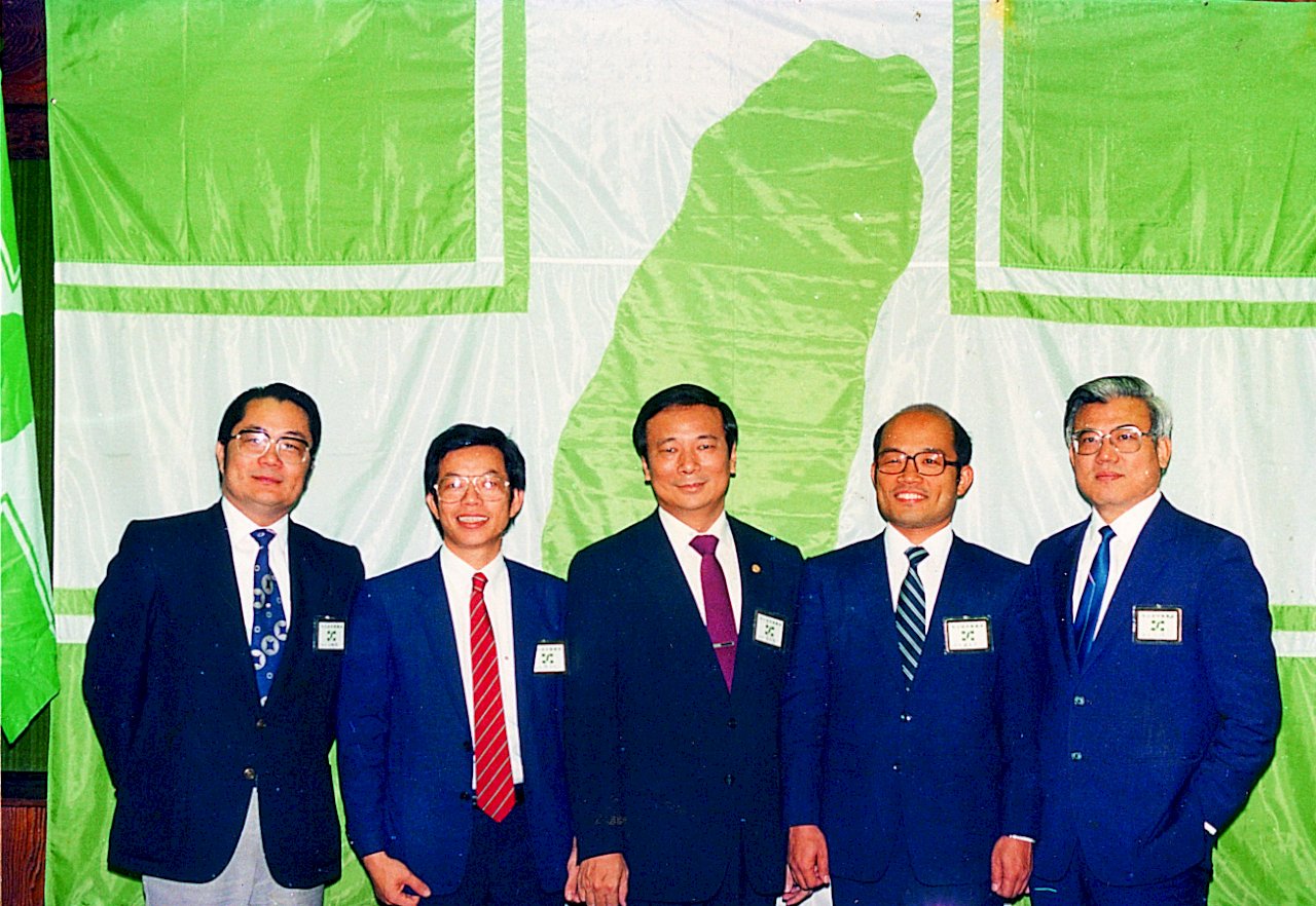 謝長廷：江鵬堅已過世 不能任人羞辱