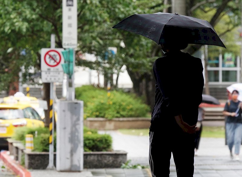 東部及大台北有雨  中南部清晨有霧