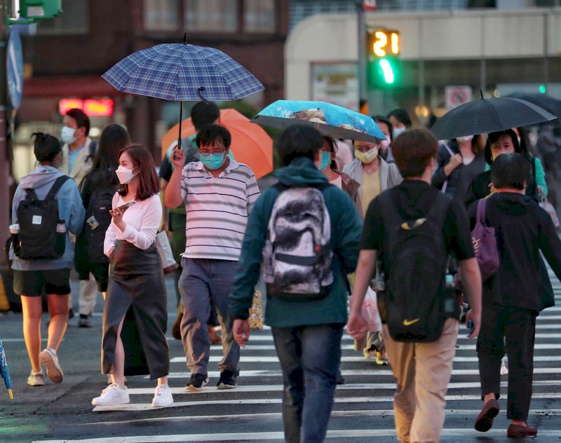 冬衣不用拿出來但備雨具！氣象署：天氣將溼涼一整周
