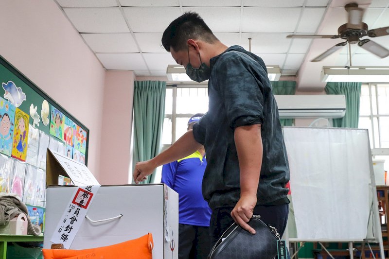陳柏惟罷免案今投票 蘇貞昌：尊重民主過程