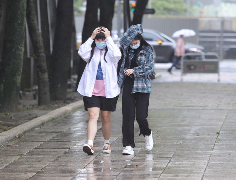 氣象局：11/4起雨區略增 11/7東北季風報到