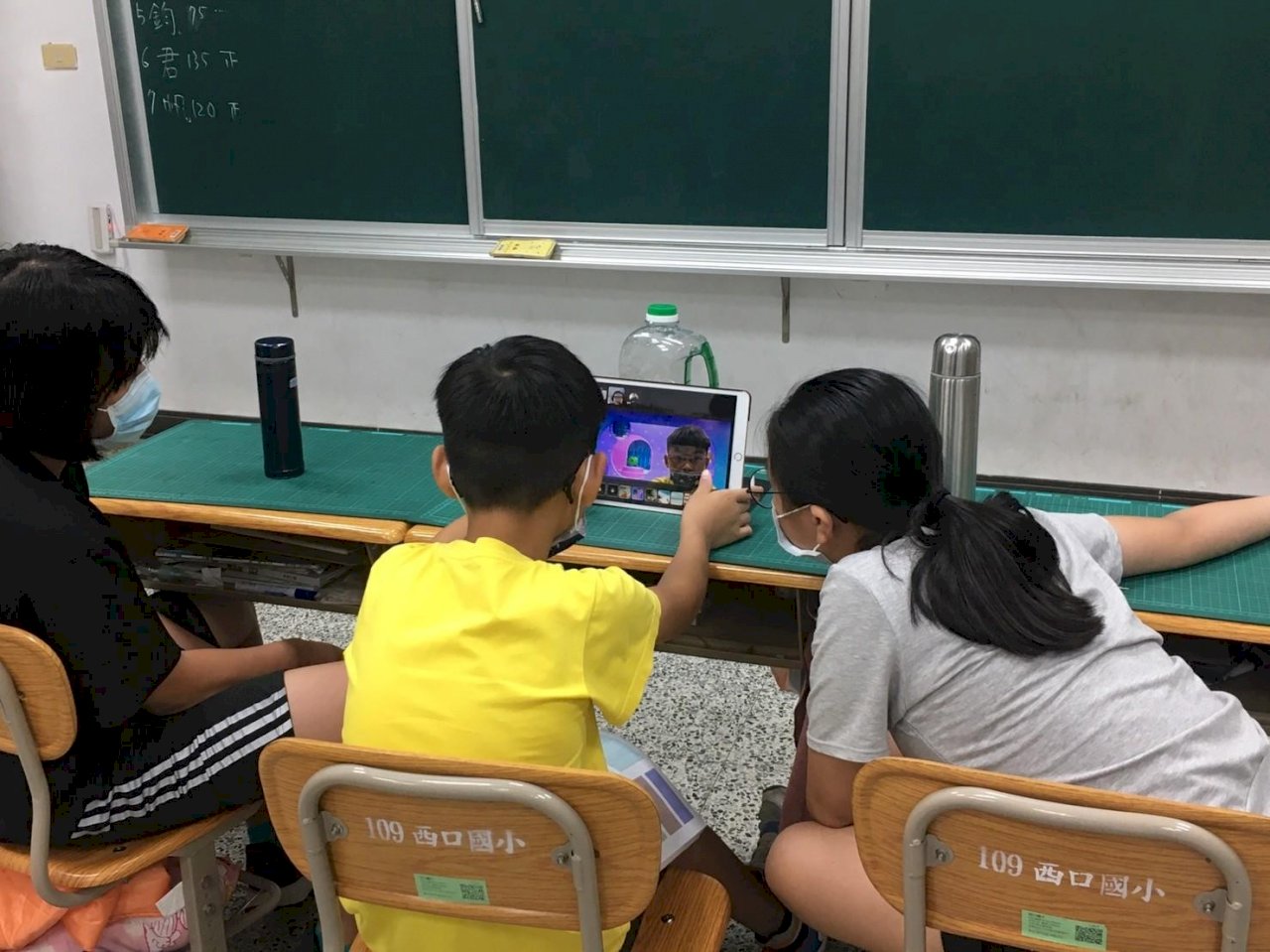 雙語國家／教部推動遠距伴讀計畫 陪偏鄉學童練英文