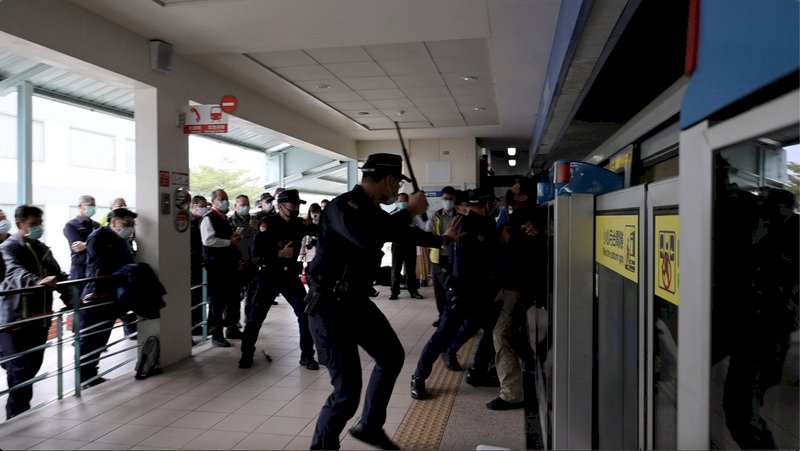 防類日電車隨機殺人案 北市百警演練電擊槍制伏歹徒