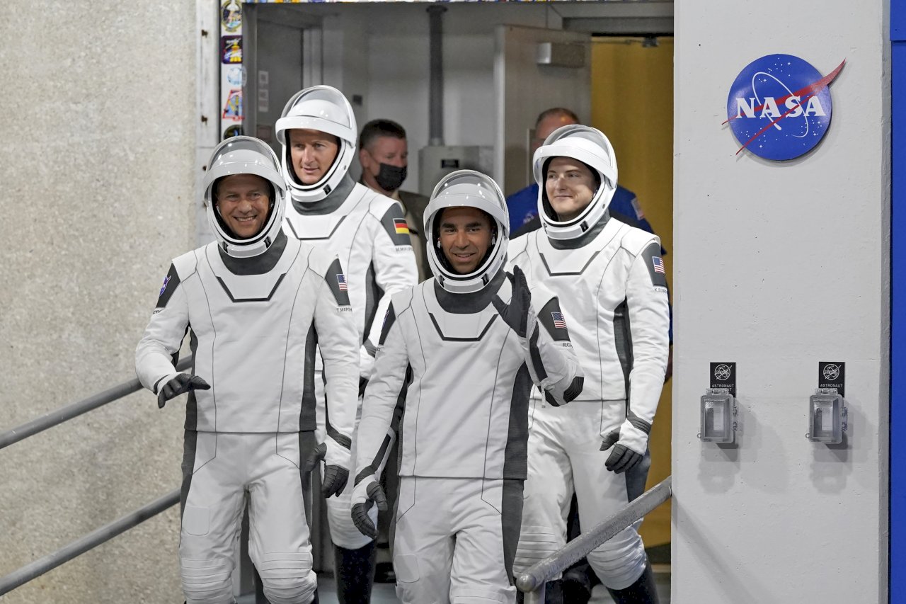 一波三折後 SpaceX終於完成Crew-3任務發射