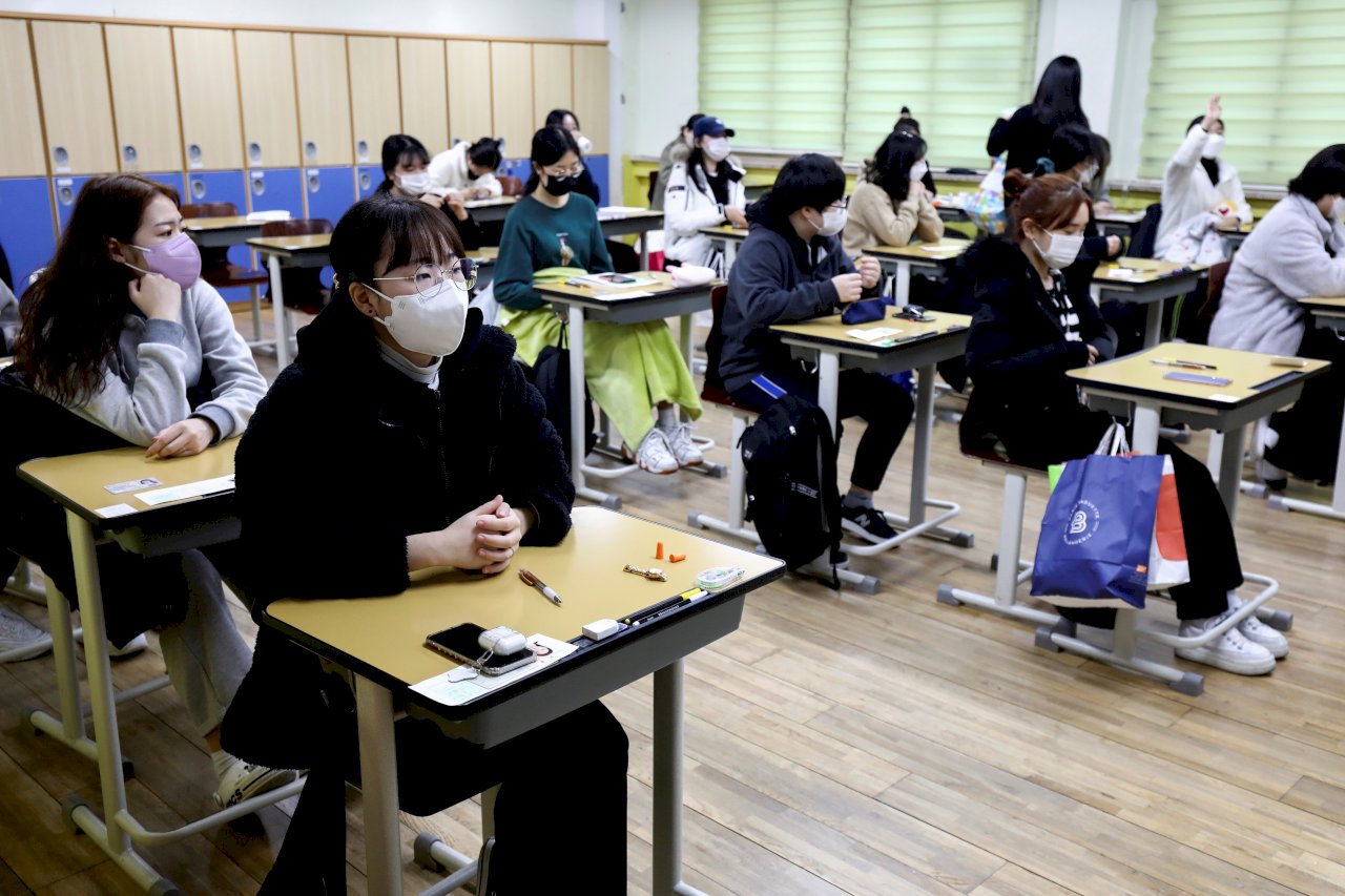 疫情陰影下 南韓逾50萬考生今天應戰高考