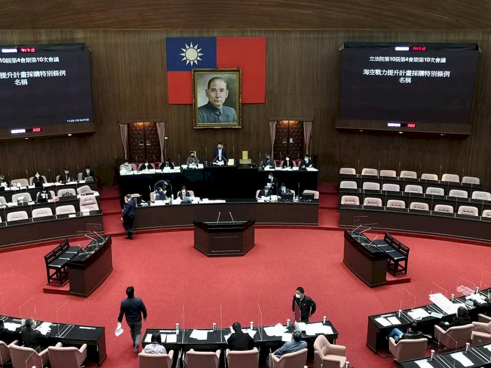 綠營突襲總預算案逕付二讀 在野黨砲轟剝奪審查權