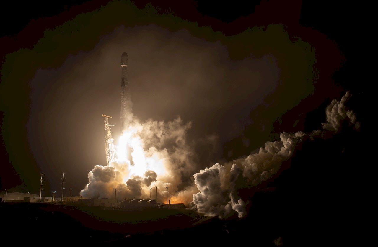 避免彗星撞地球 NASA射飛行器要撞偏小行星