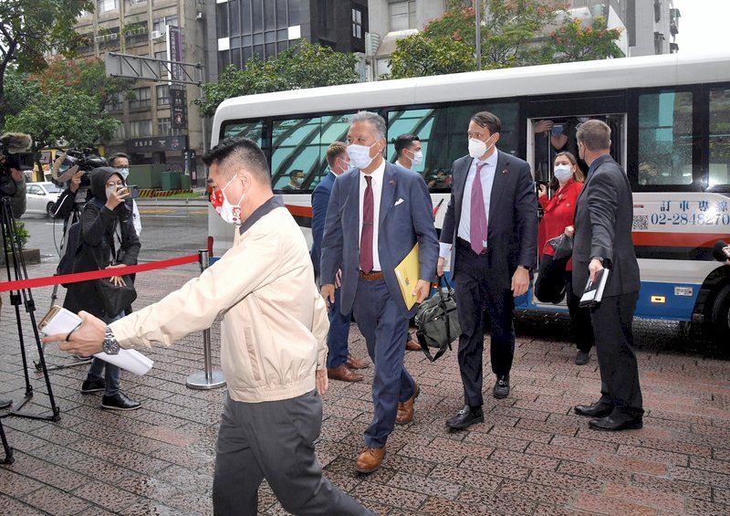 接見美議員訪團 總統：政策穩定可增加互信 台灣有決心解決困難貿易問題