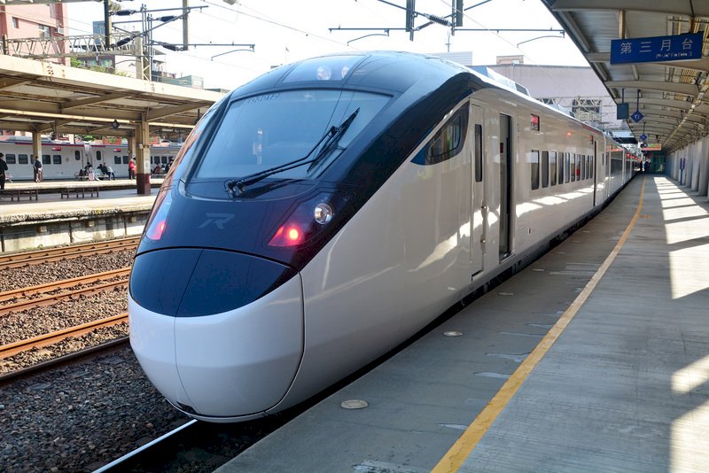 台鐵旅客擅拉緊急開關煞停 最高可罰百萬