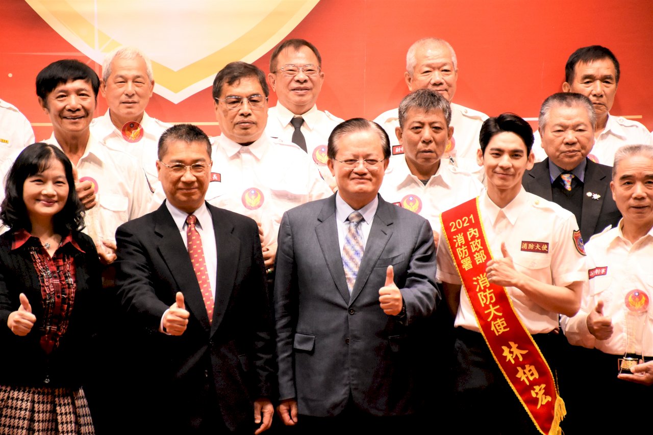 83位消防救災志工獲獎 徐國勇：感謝守護國人