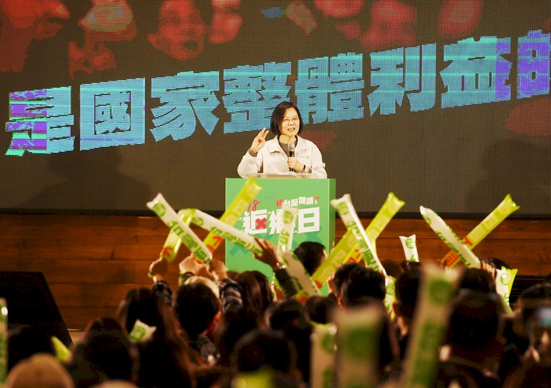辣台派返鄉日 總統籲守住林昶佐、送林靜儀進立院