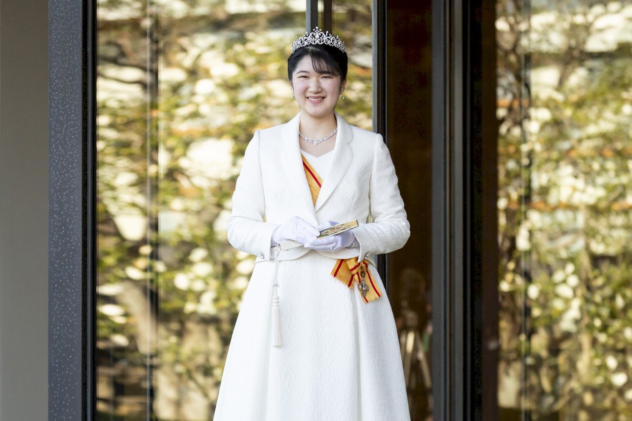 獨生女愛子內親王成年 日皇德仁親授勳章