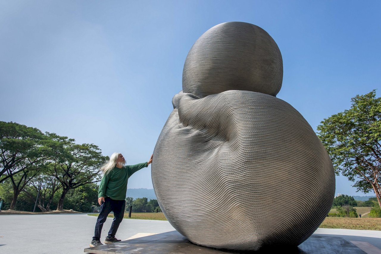 雕塑大師康木祥展覽《一線生命》  高美館、衛武營、中鋼總部同步登場