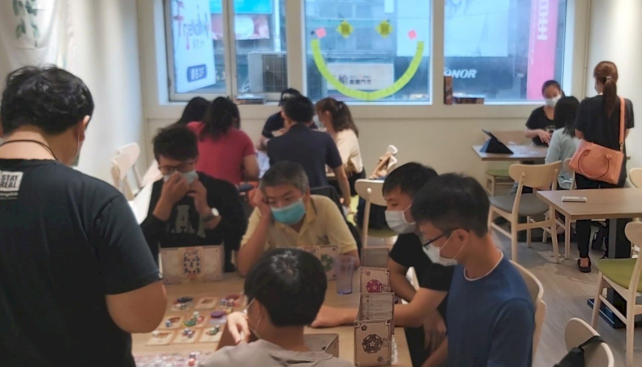 香港人移民來台，政府應該給予更多便利