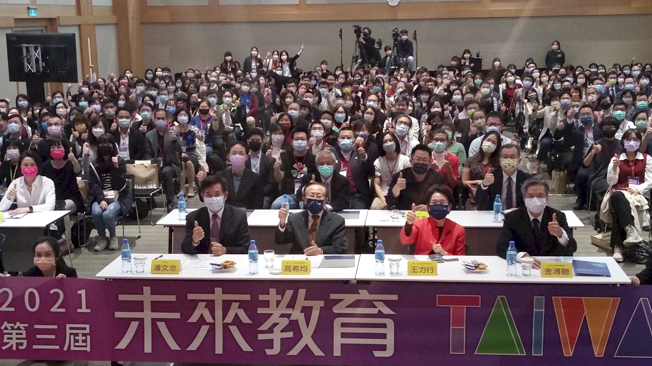 年度百大教案多元 設計數位課程、推月經教育、研究移工