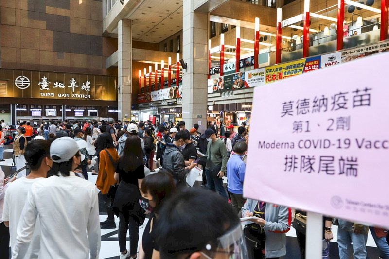 市府接手北車接種站 29日前打莫德納送百元禮券