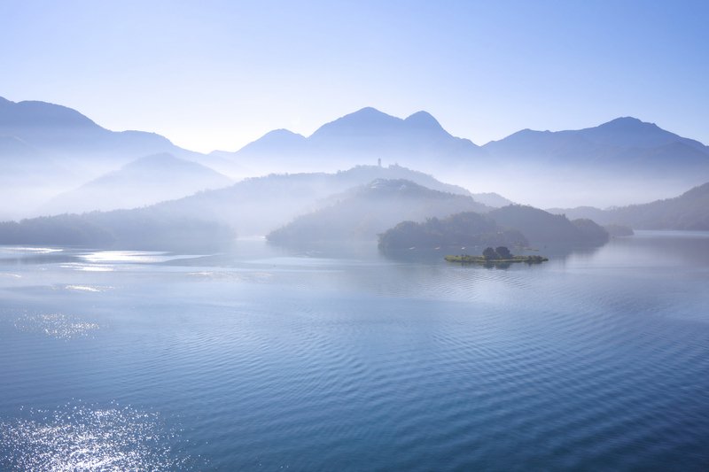 日月潭仙氣爆棚！湖面群山罩薄霧如白紗