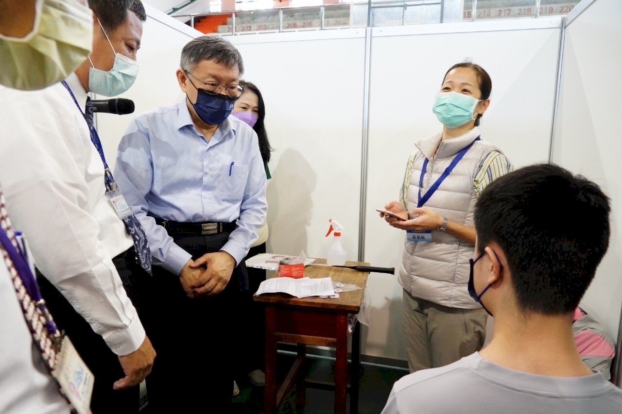 北市校園開打BNT第二劑 4校學生先進行心電圖檢查