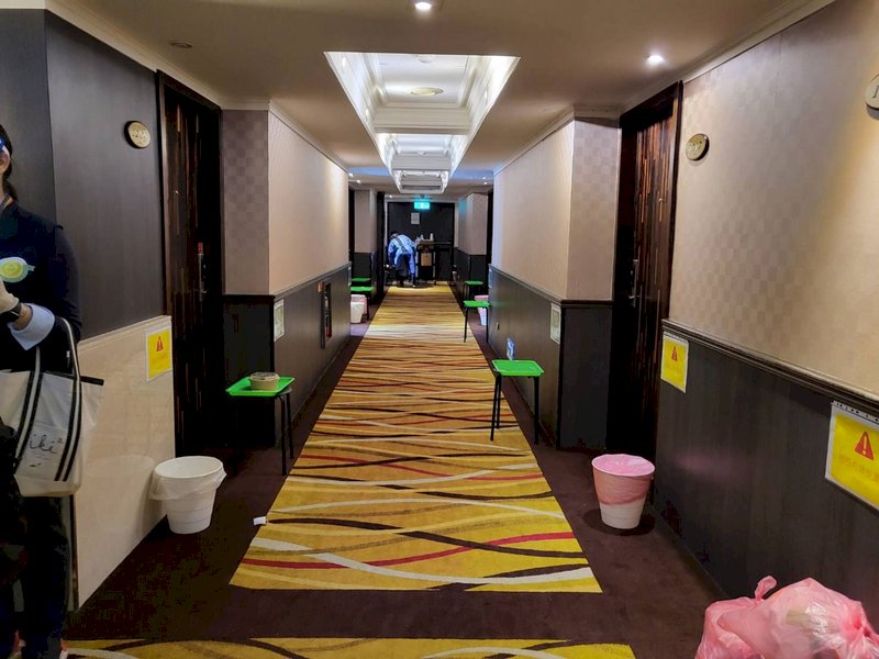 防疫旅館頻傳群聚 指揮中心規定開門取物須戴口罩