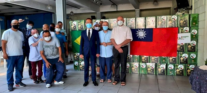駐聖保羅辦事處耶誕行善 援贈貧民度佳節