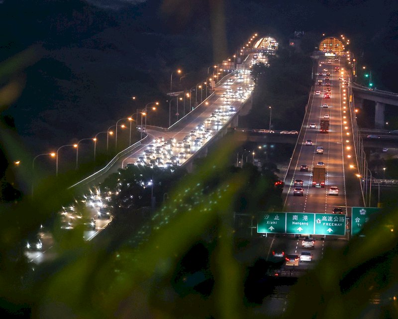 國道北上車流湧現 三大地雷區恐塞至半夜