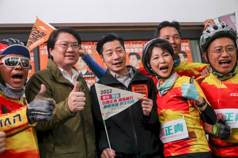 民進黨立委完成3天421公里鐵馬行 力挺林昶佐
