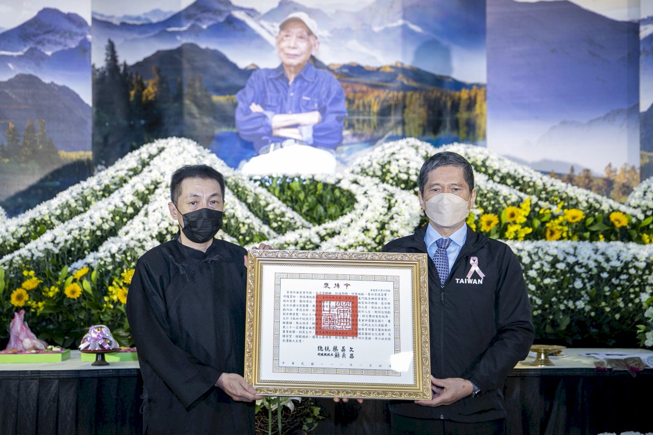 傳藝金曲特別獎得主曾仲影辭世   文化部長李永得代表頒贈總統褒揚令