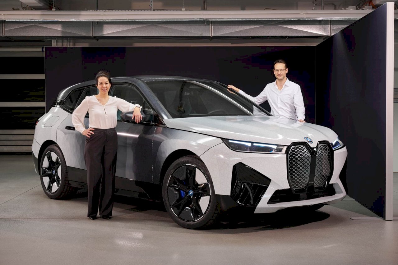 元太攜手BMW秀可變色概念車 可從黑色轉至白色