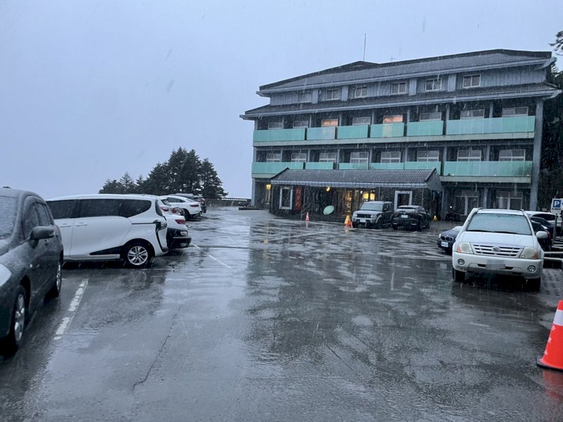 合歡山下雪跟霰  玉山數日後有降雪機會