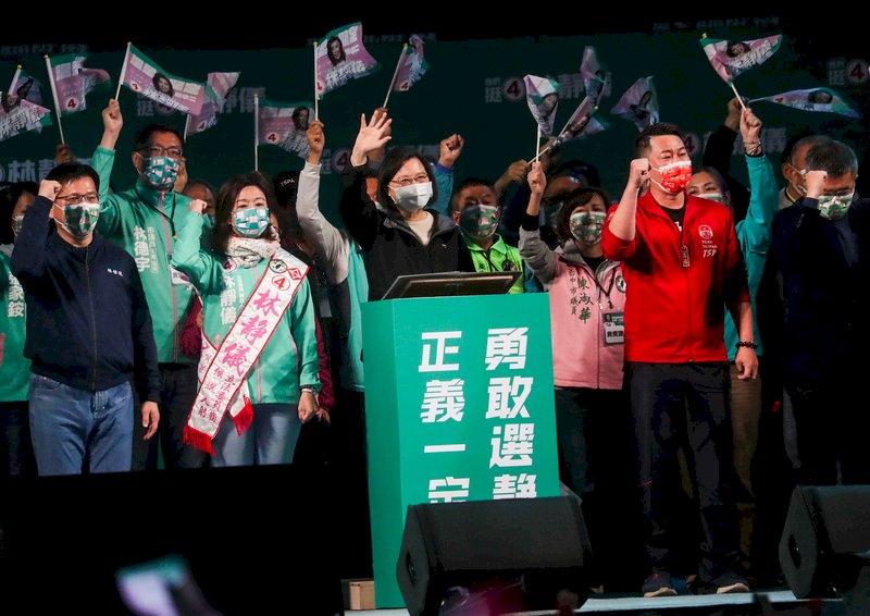 中二補選前夜  蔡總統盧秀燕助陣