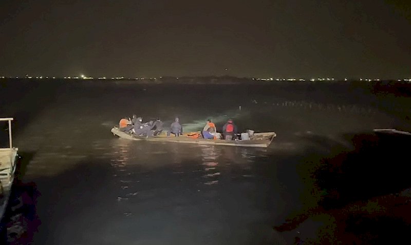 海軍水下大隊搜尋失事F-16V  尚無所獲