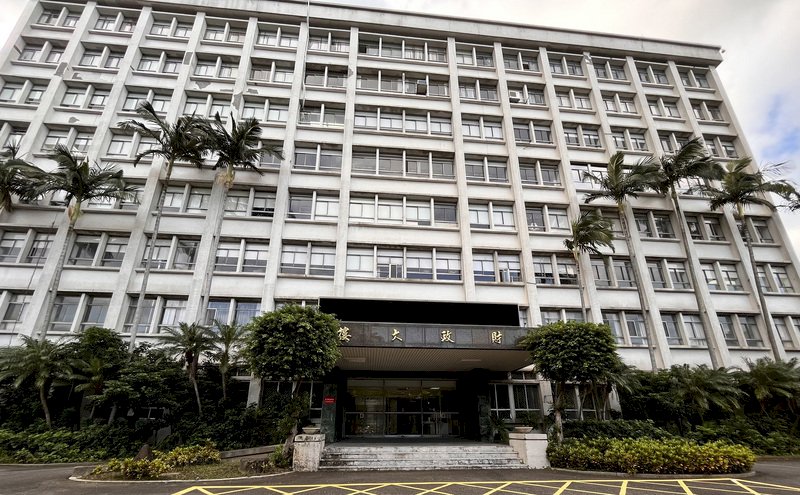 財部：酒品標示 增訂酒後找代駕警語