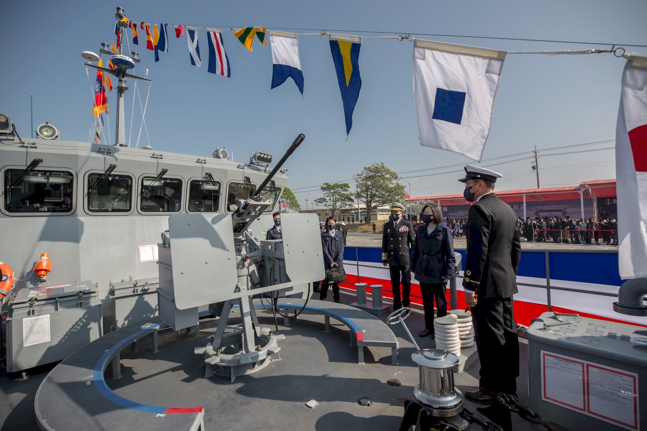 布雷艇中隊成軍 蔡總統：海軍捍衛海疆力量更加堅實(影音)