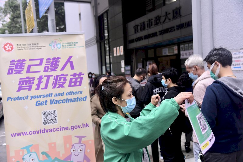 疫情延燒 港府要求部份員工儘量居家上班