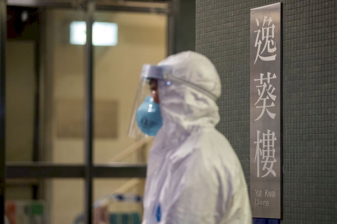 香港逸葵樓遭圍封檢疫  2600居民禁足5天