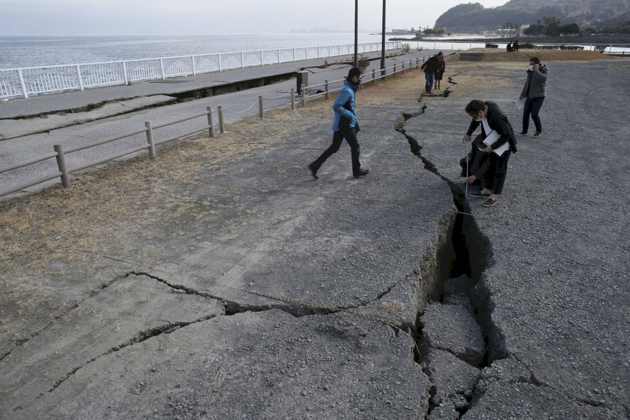 日九州外海暗夜規模6.6地震 數人受傷傳零星災情