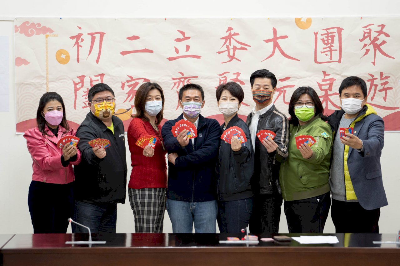 初二立委齊聚玩桌遊 快問快答「立院玄彬」、「胖周瑜」皆入題