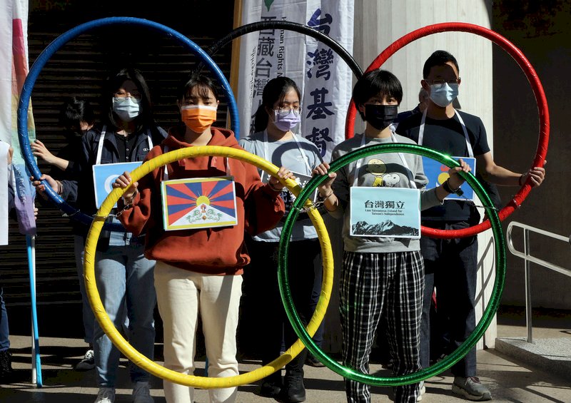 北京冬奧在抵制中開幕、美國駐中國大使不想去中國與盤古樂隊貝斯手段信軍談從小就愛聽敵台廣播