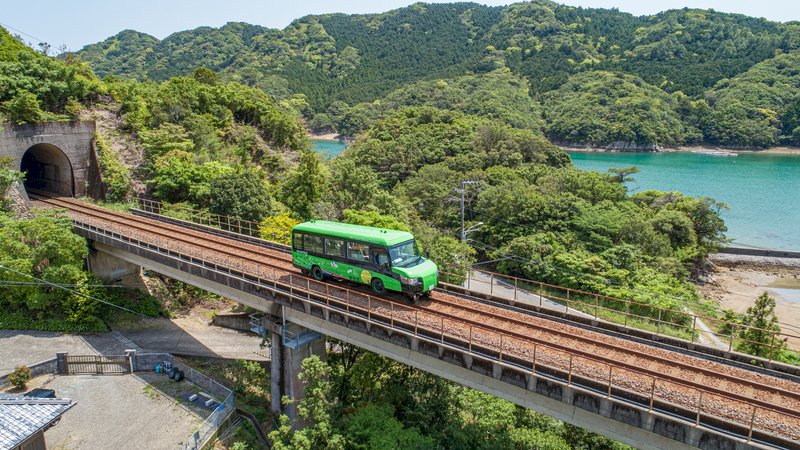 日本觀光新運具 &nbsp;鐵公路兩用車輕鬆轉換行駛模式