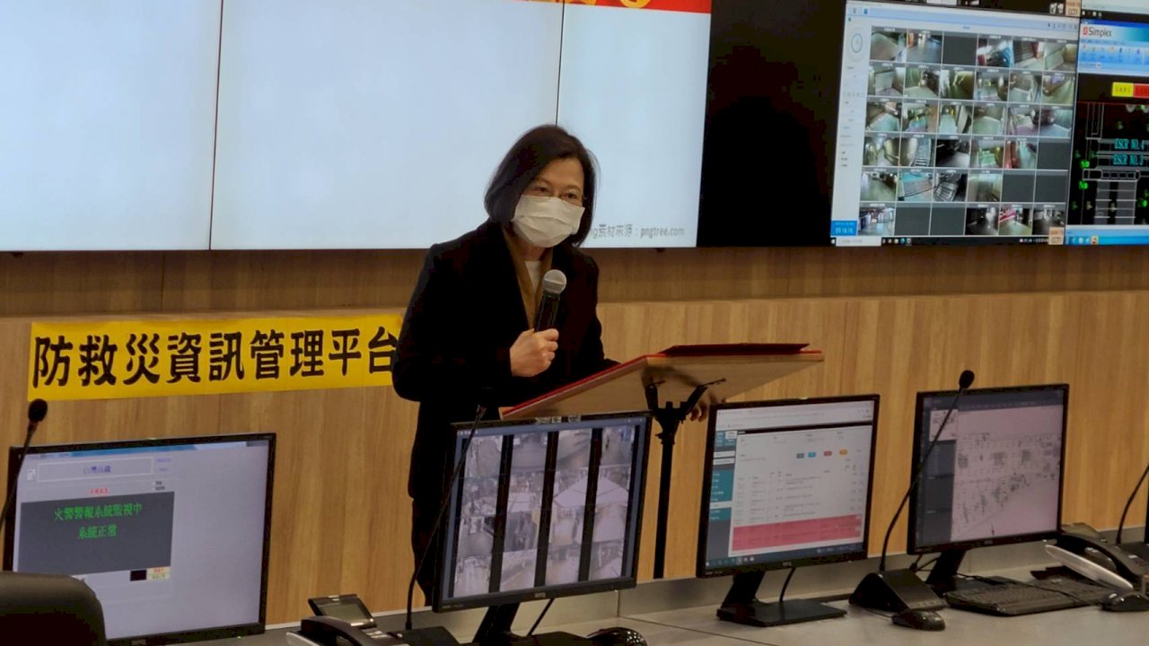 總統赴北車視察春節疏運   提醒「疏運防疫是重中之重」
