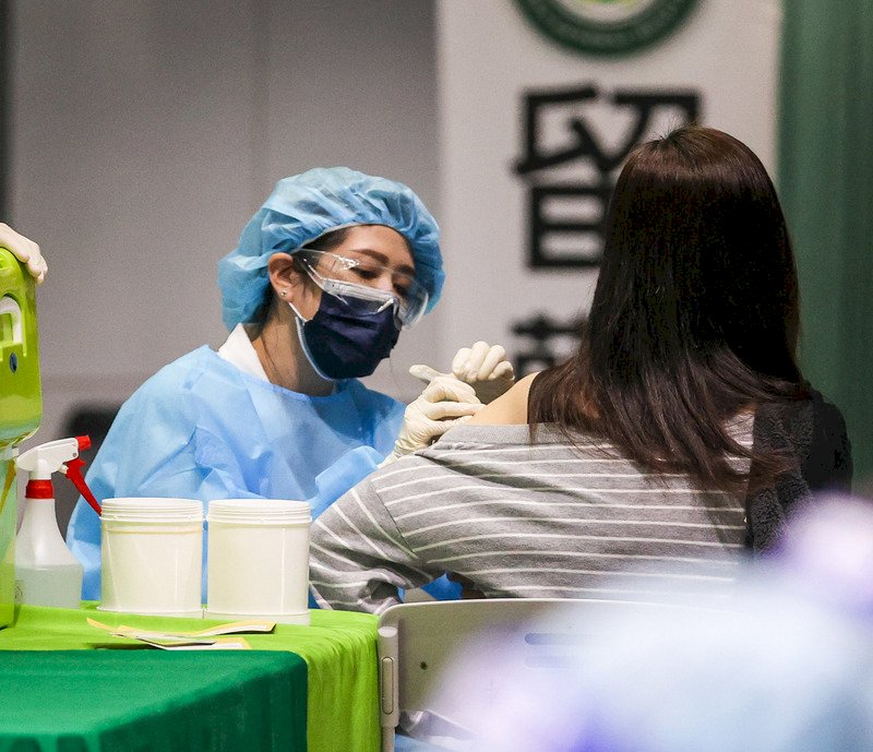 中研院領先全球發表對抗Omicron疫苗 學者直言量產時間是未知數