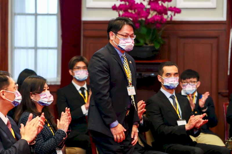 蔡總統接見「國軍發明王」徐子圭 肯定強化自我防衛能力