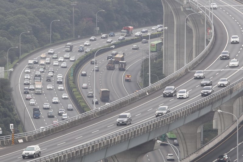 國道13路段易壅塞 國5行車時間估平日5至7倍
