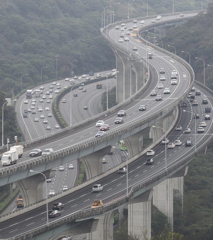掃墓車潮提前到 預估今天國道10大地雷路段