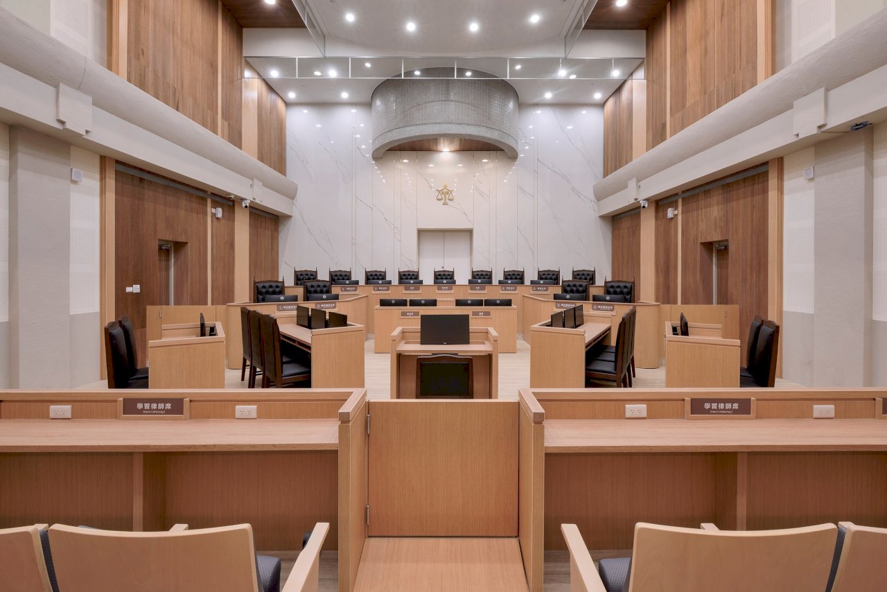 曾任確定判決法官 再審或非常上訴應迴避