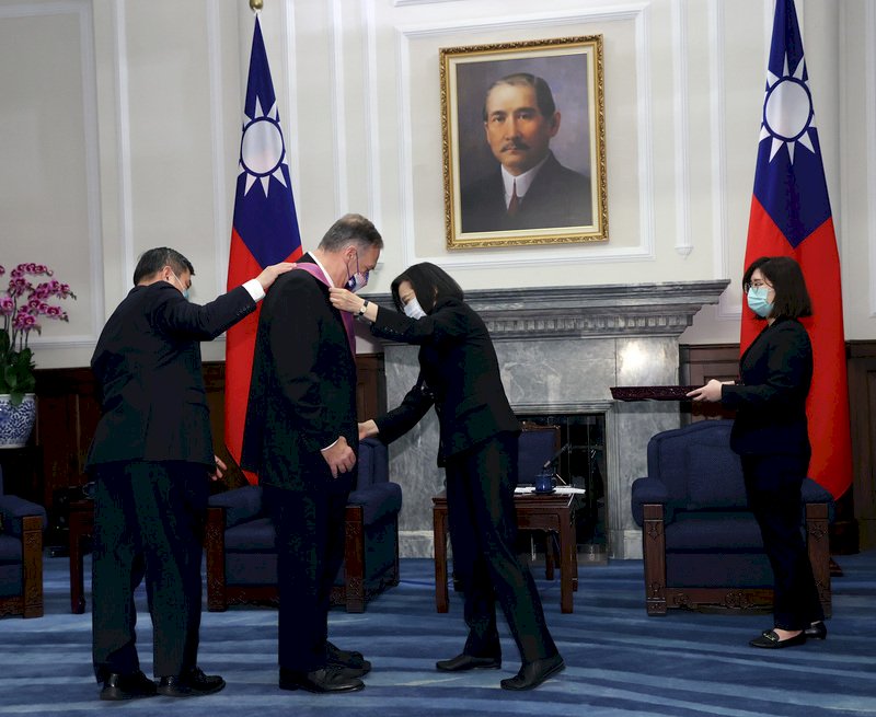 頒授蓬佩奧特種大綬景星勳章 總統：盼台美寫下更多民主成功故事 (影音)